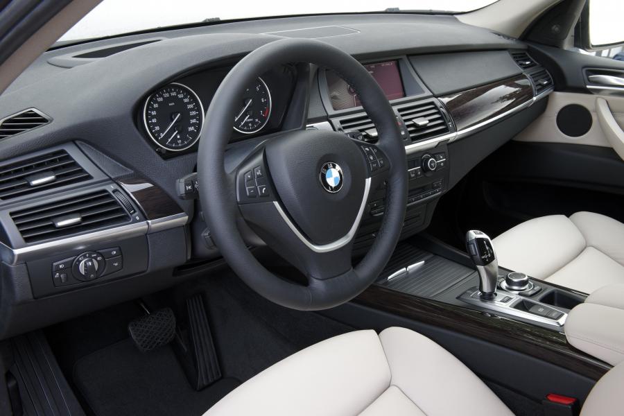  BMW X5 xDrive 5.0i 2010 года  (фото 10 из 142)